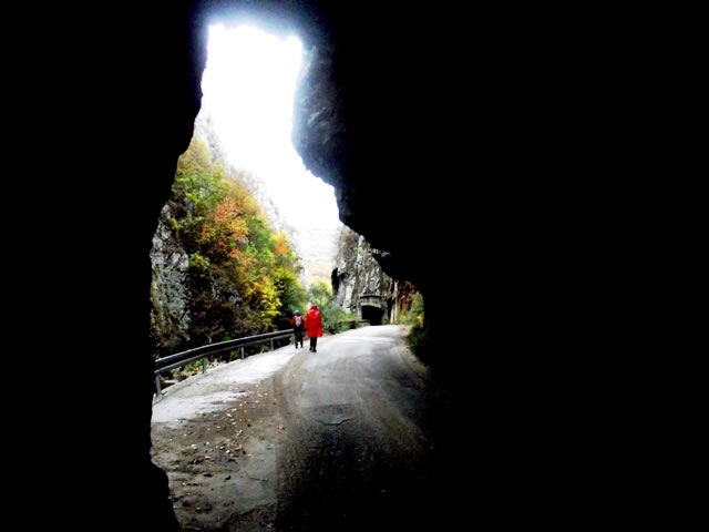 Tunel u klisuri Jerme